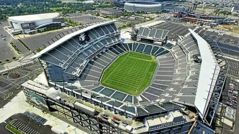 “欧洲冠军联赛对决：埃因霍温迎战尤文，上届决赛裁判温契奇再度执掌哨音”