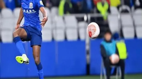 广州恐失蒋光太，多家中超球队抢夺加盟