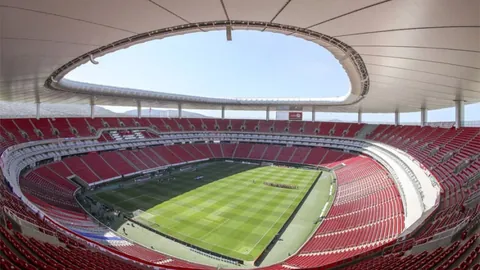 激情对决！辽宁铁人勇战水原FC，却以0-4遗憾失利，精彩瞬间不容错过！