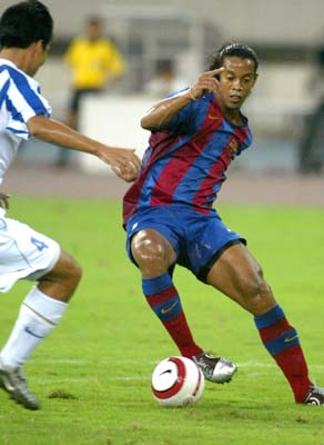 梅西怒斥韦霍斯特引争议，阿根廷险胜荷兰晋级半决赛小插曲频发