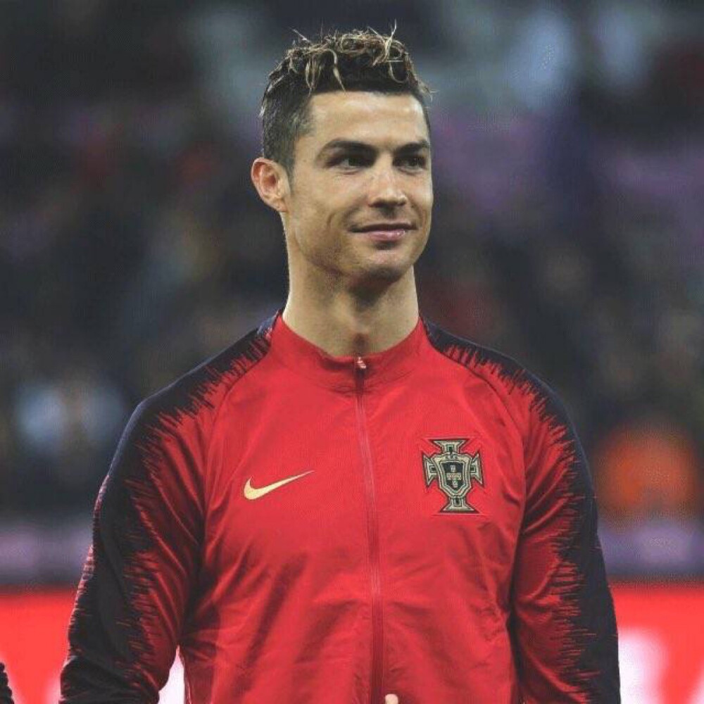 喀麦隆任意球机会显现，奥纳纳巧排人墙并低声指导主罚者